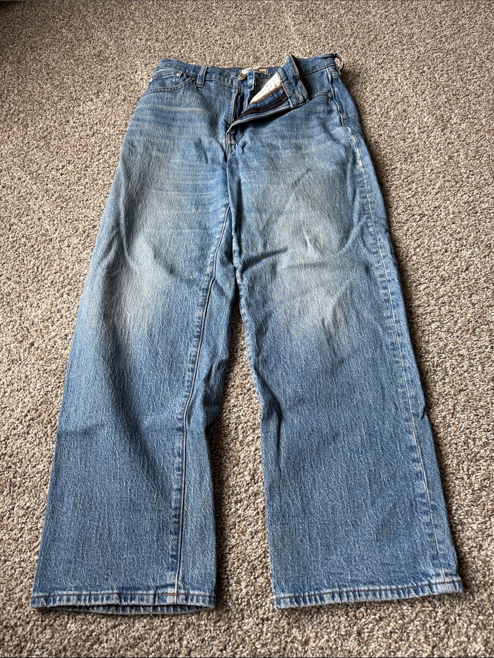 Relaxed Fit Women’s Medium Wash Wide-Leg Jeans